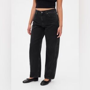 NWT! GAP Black Wash Curvy High Rise Barrel Jeans - Size 27/4 Petite 🩷 780824
